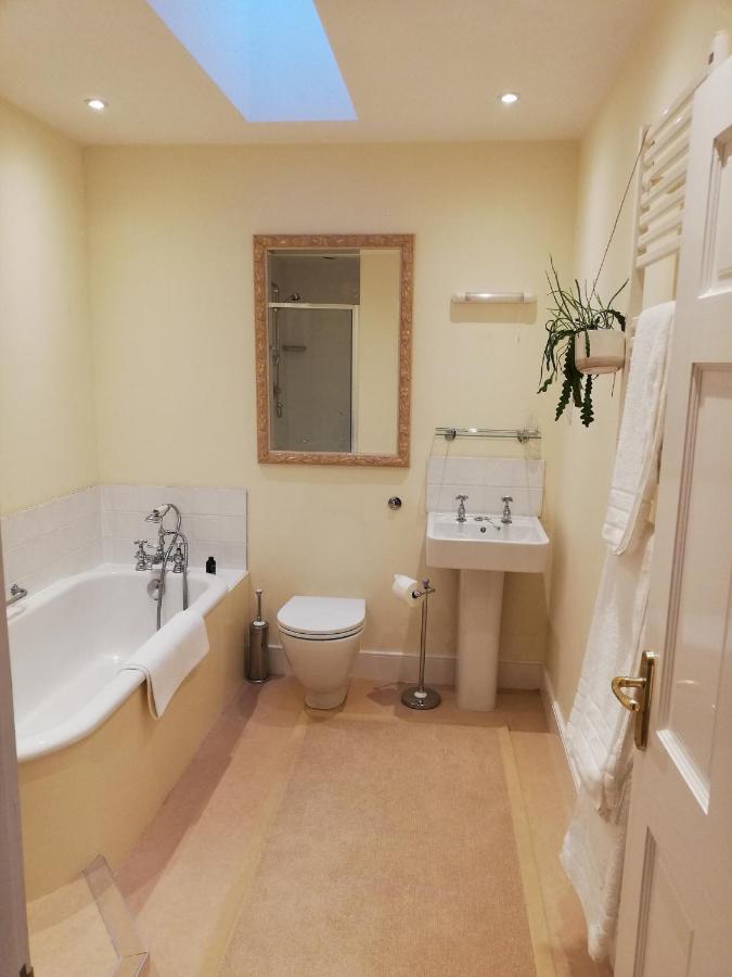 Butcombe Rusling House Bed & Breakfast エクステリア 写真